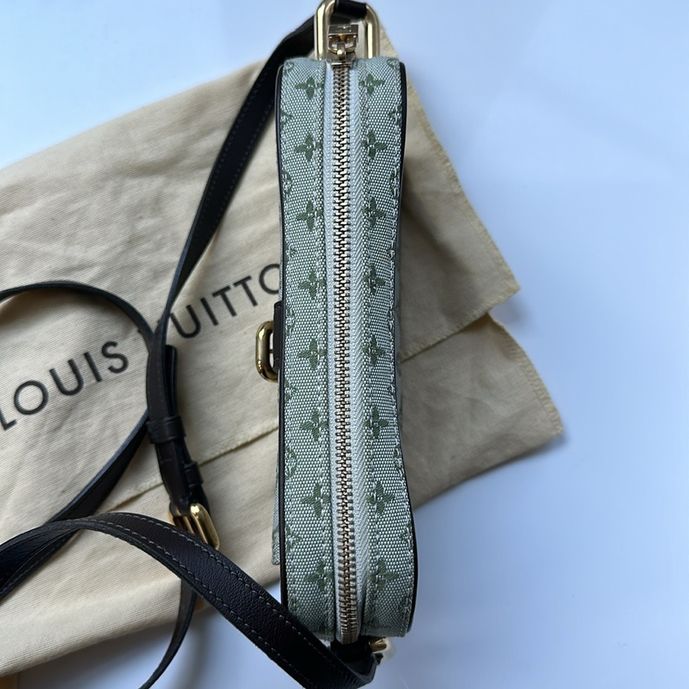 Louis Vuitton monogram messenger bag - Picture 3 of 6